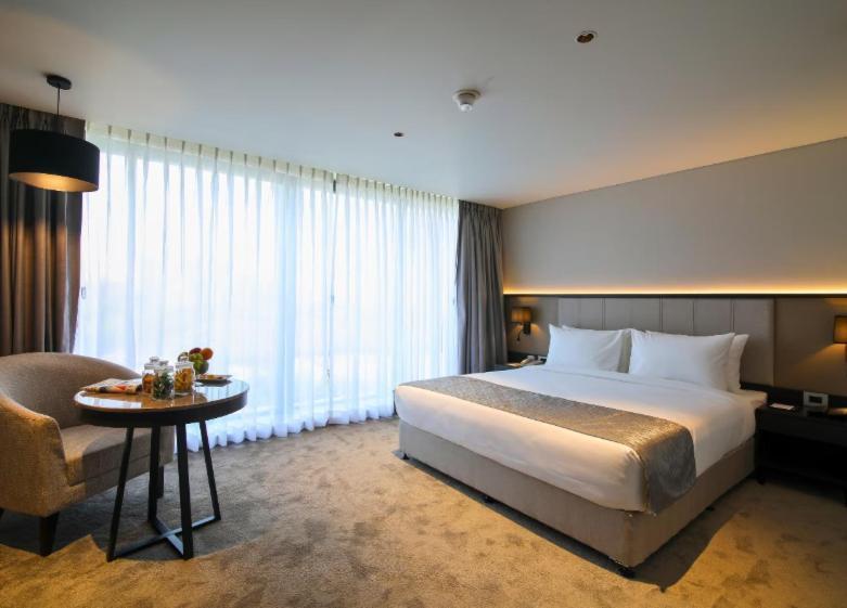 Essentia Premier Hotel Pune Wakad Pimpri-Chinchwad Exterior foto